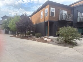 Building Photo - 220 Metz Ln