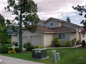 Building Photo - 1037 NE Hidden Valley Dr