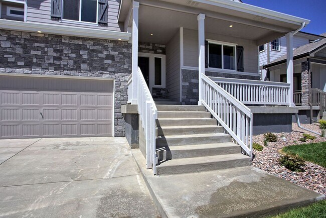 Foto del edificio - 4/5 Bedroom Single Family Home in Raindance