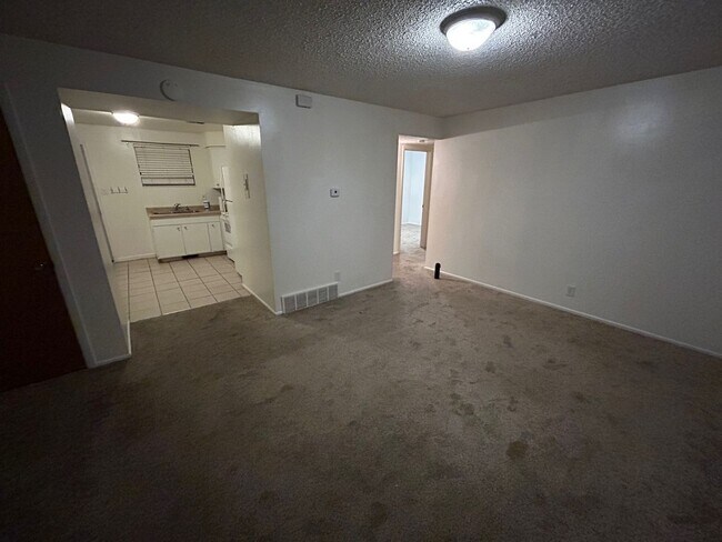 Foto del edificio - SINGLE FAMILY HOUSING -  2 bed/1 bath in Orem February Rent FREE