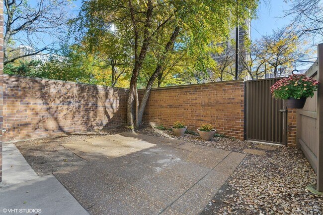 Foto del edificio - 1340 N La Salle Dr