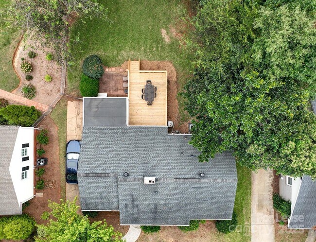 Foto del edificio - 3227 Mayfield Ave