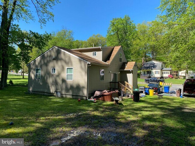 Foto del edificio - 6612 Pine Grove Dr