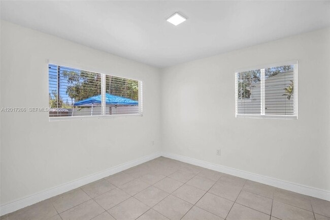 Building Photo - 1548 NE 131st Ln