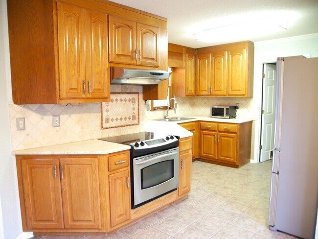 Building Photo - 104 Victoria Dr