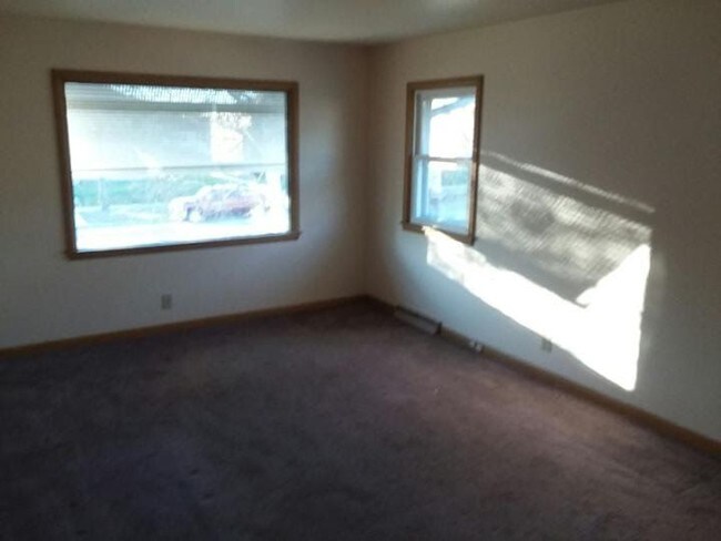 Building Photo - 3352 S. 84th Street - 3 Bedroom Upper