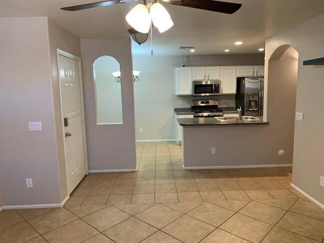 Foto del edificio - 42428 W Michaels Dr