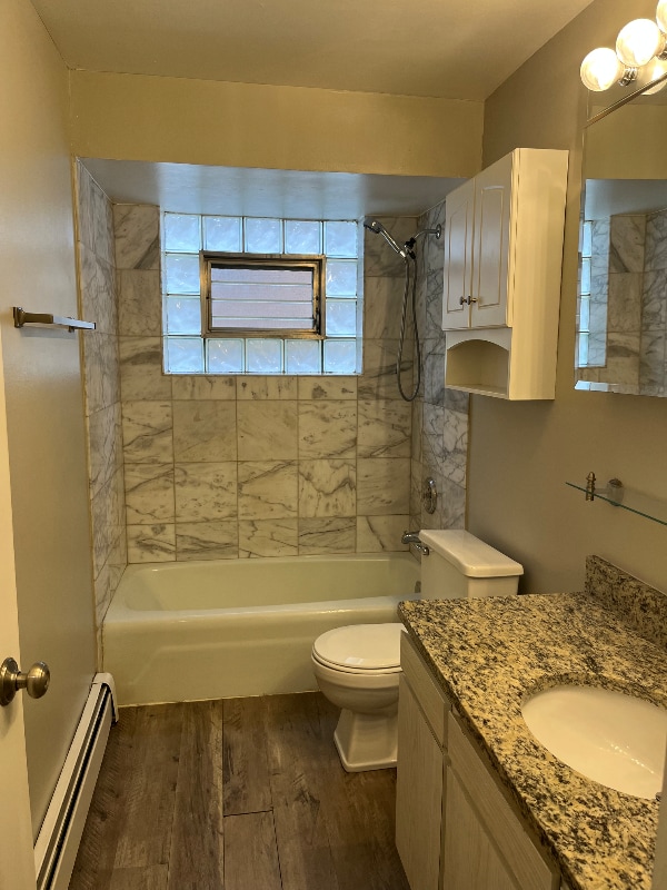 Building Photo - 1327 E Prairie Ave