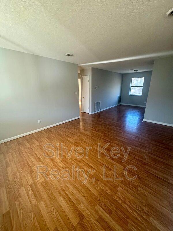 Building Photo - 1206 Knoxville Ave