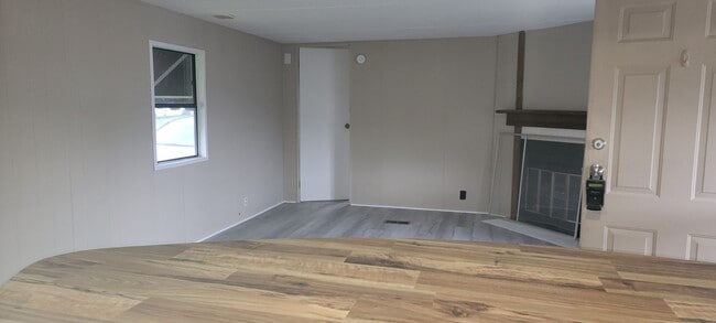 Foto del edificio - 2 Bedroom, 1 bath Mobile Home in Yorktowne...