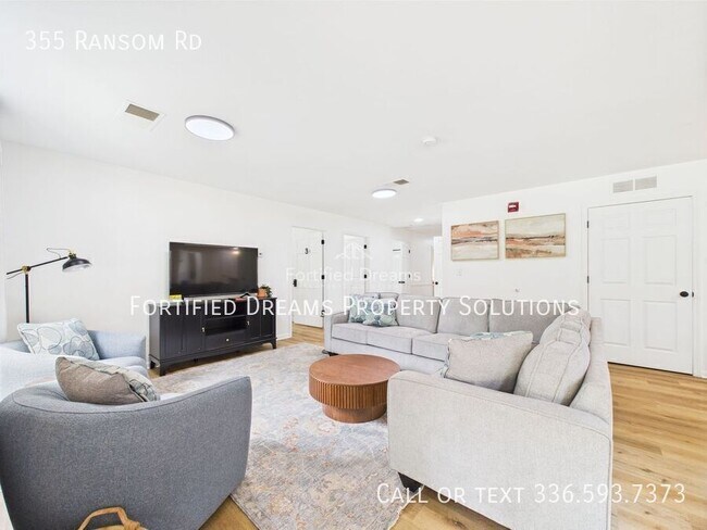Foto del edificio - 355 Ransom Rd