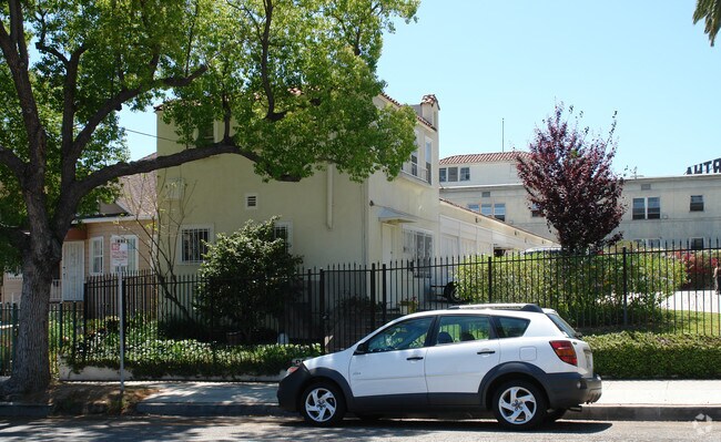 Building Photo - Miramonte Terrace Co