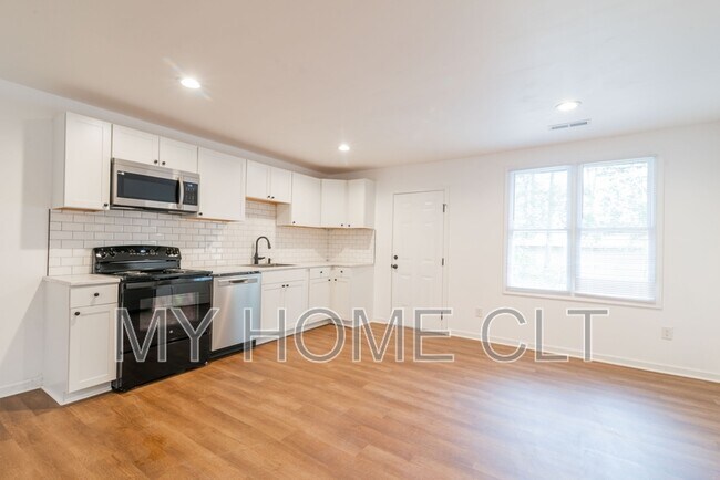 Building Photo - 215 Johndy Ave