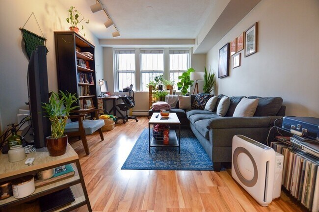 Building Photo - 22 Sutherland Rd