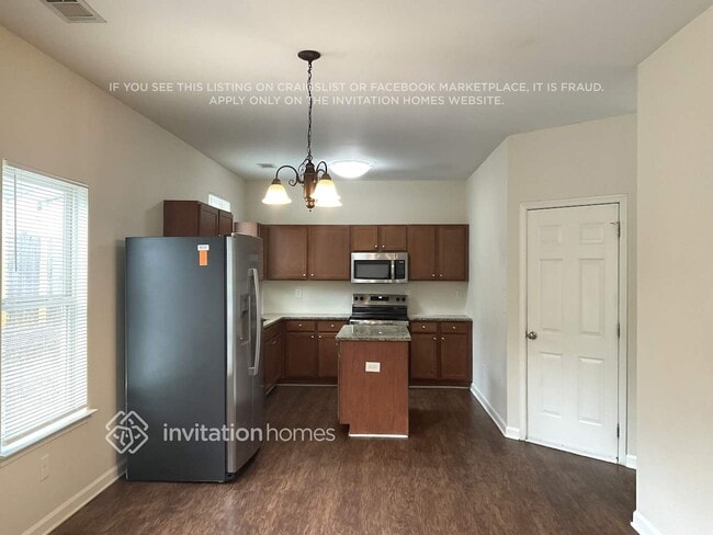 Building Photo - 319 Village Broad St