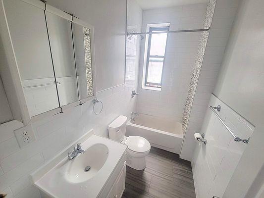 Foto del edificio - 2 bedroom in Bronx NY 10458