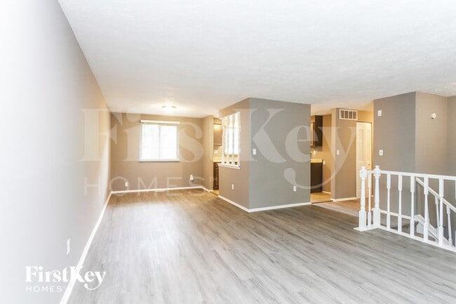 Foto del edificio - 910 Woodlark Dr