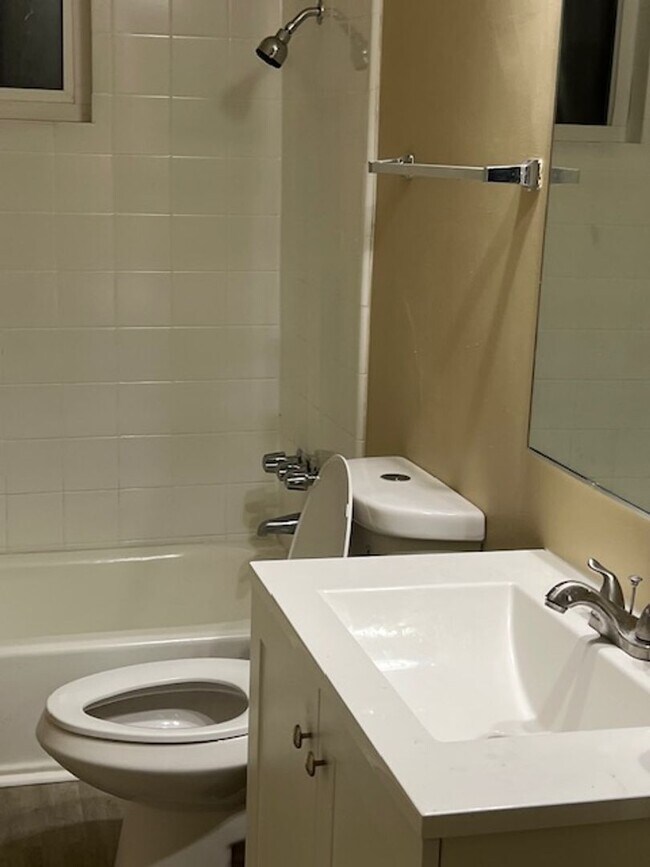 Foto del edificio - Available Now