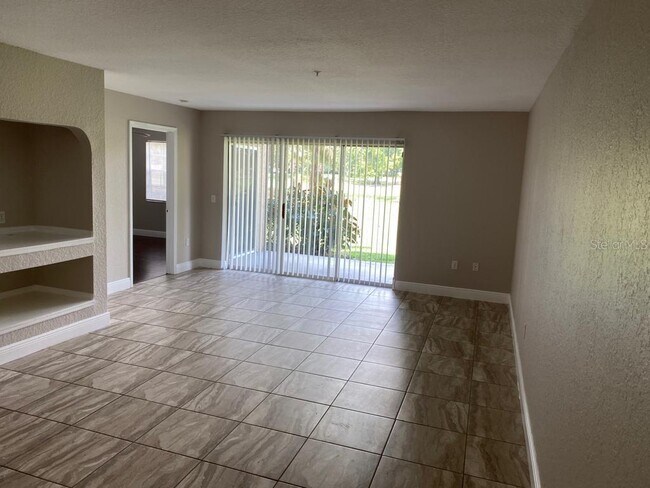 Building Photo - 13953 Fairway Island Dr