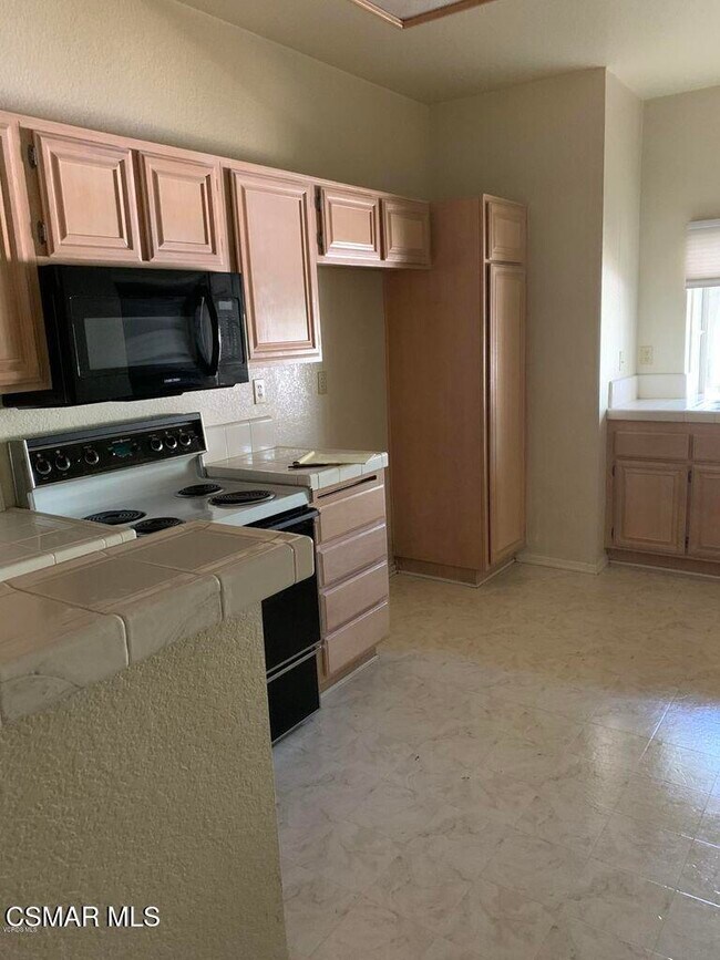 Foto del edificio - 640 Indian Oak Ln