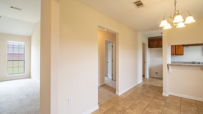 Building Photo - 2300 Paula Cir
