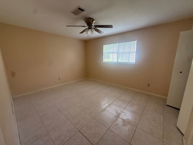 Building Photo - 286 Eastwood Dr