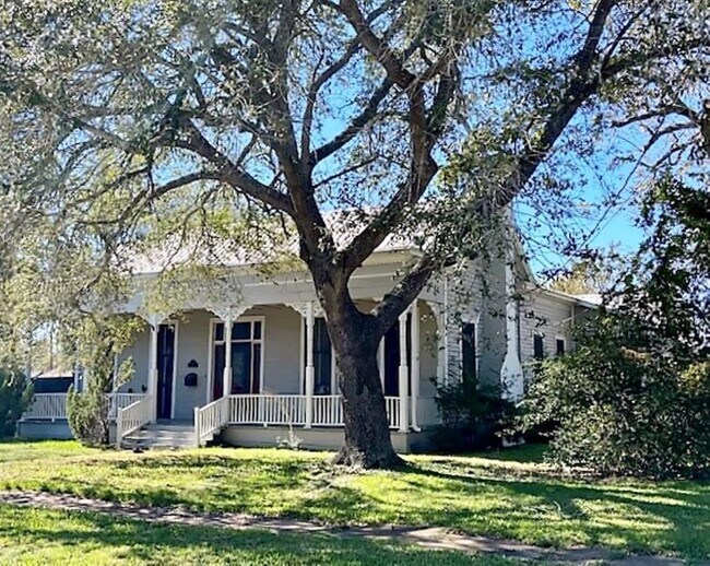 502 S College St, Weimar, TX 78962 House Rental in Weimar, TX