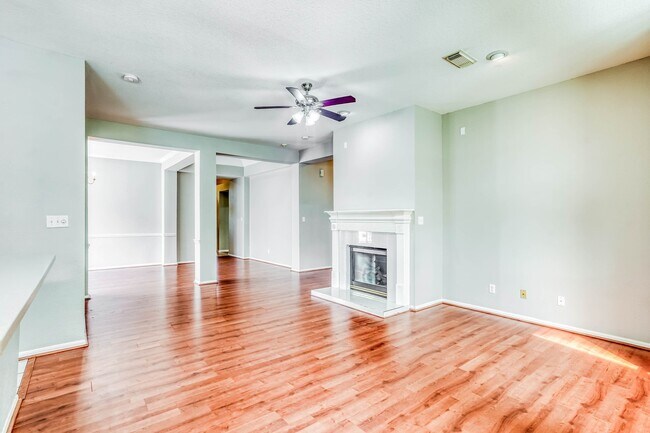 Foto del edificio - 10330 Claybrook Dr