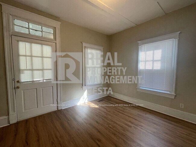 Building Photo - Walking Distance to Mercer University! - R...