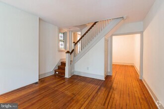 Building Photo - 503 Seville St