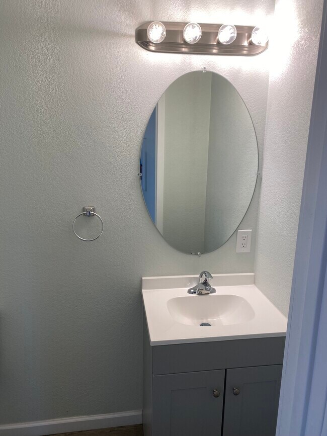 Foto del edificio - 12960 E 13th Pl