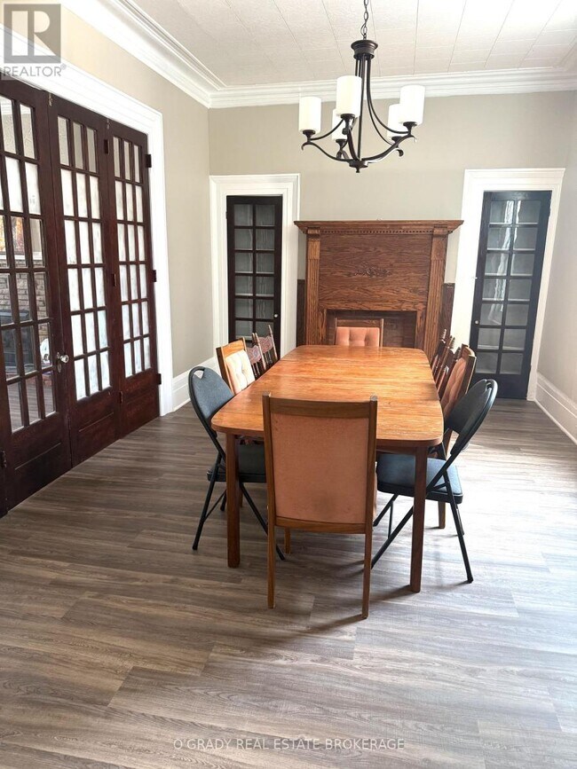 Building Photo - 26 Apple St