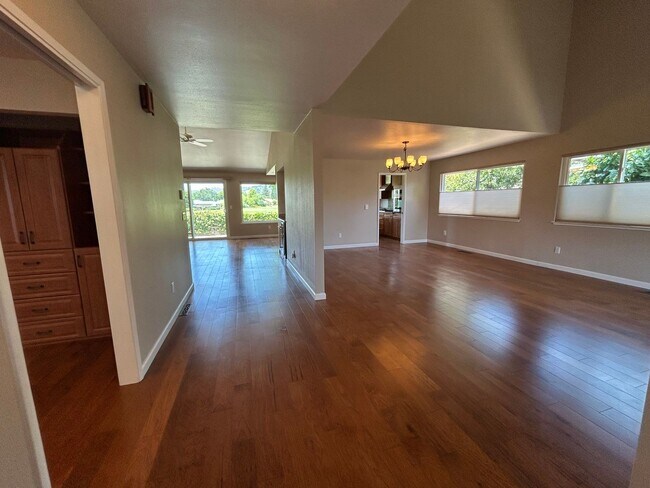 Foto del edificio - 329 Oak Leaf Cir