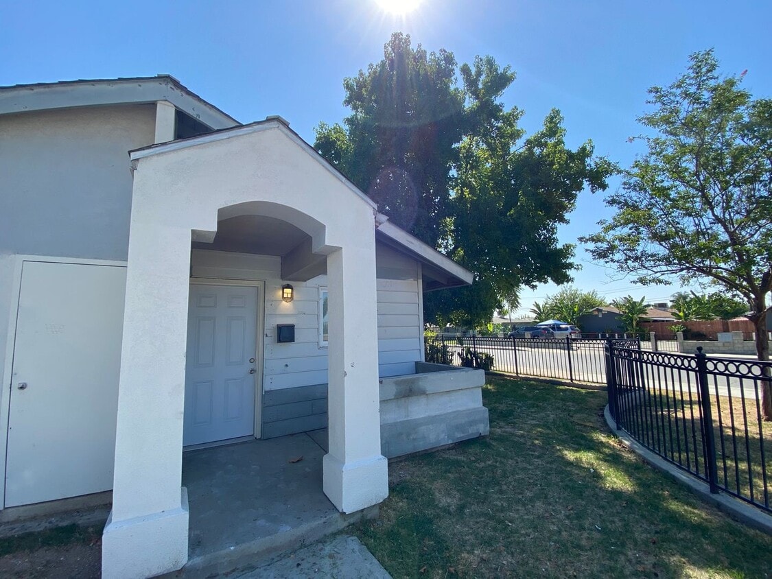 Primary Photo - Cozy 2 Bedroom!