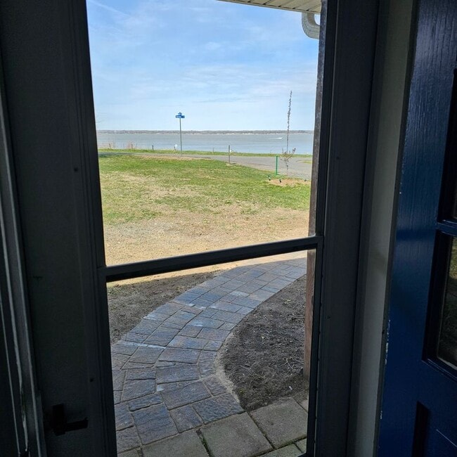 Building Photo - 6111 Fairview Dr