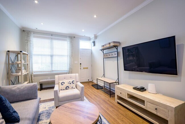 Foto del edificio - 1421 Hopkins St NW