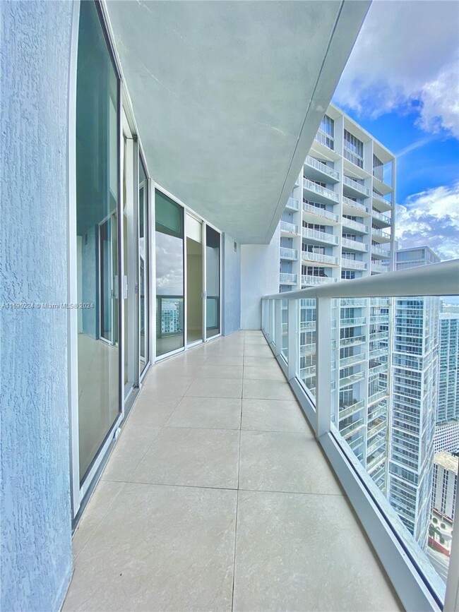 Foto del edificio - 465 Brickell Ave