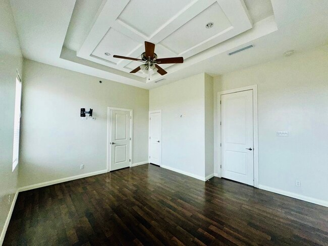 Building Photo - 1312 E Pineridge Ave