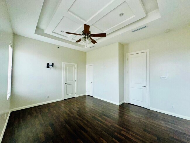 Foto del edificio - 1312 E Pineridge Ave