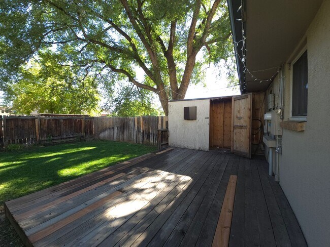 Building Photo - 2345-2347 Goss