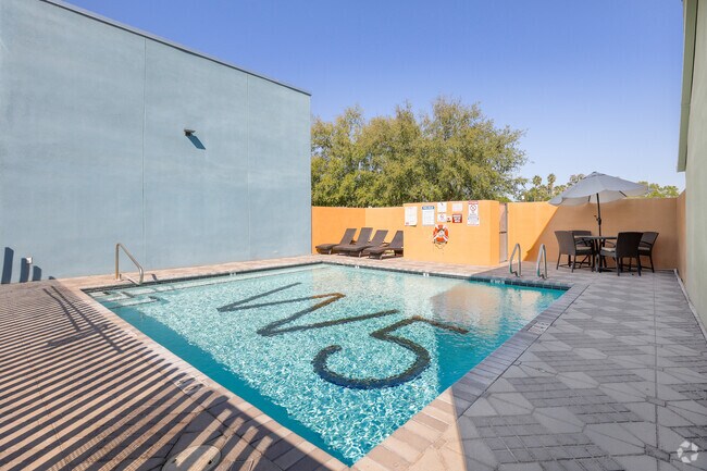 Piscina - West Fifth