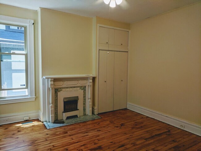 Building Photo - 5910 Howe St