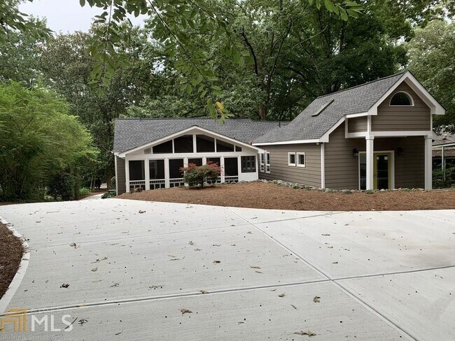 Building Photo - 1254 Kingsley Cir NE