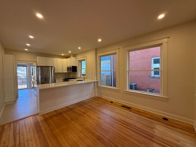 Building Photo - Bright & Modern Two-Bed Home Near Rocky Mountain Lake Park!!