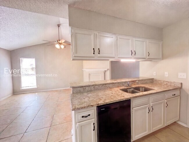 Foto del edificio - 6585 Fairwood Cove