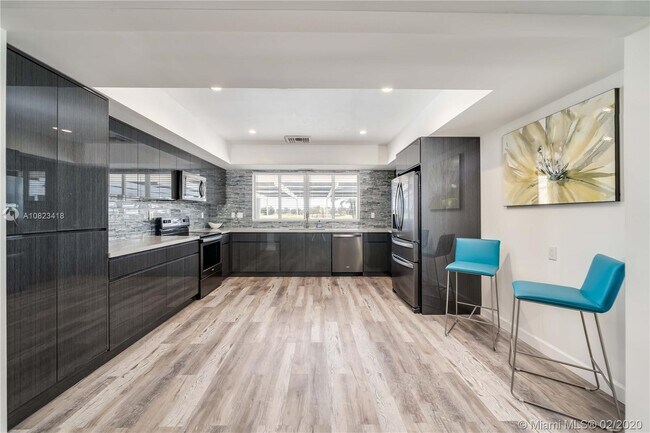 Foto del edificio - 6540 E Tropical Way
