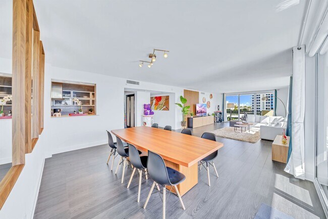 Building Photo - 1500-714 Bay Dr