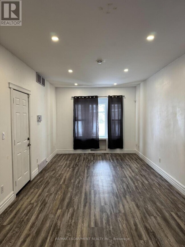 Photo du bâtiment - 1152 King St E