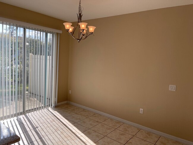 Building Photo - 2121 Victoria Glen Dr