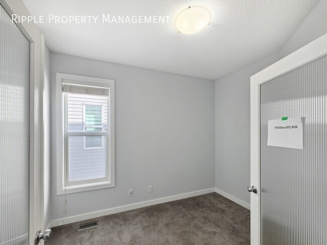 Photo du bâtiment - GORGEOUS 3 BEDS, 2.5 BATHS SINGLE FAMILY HOUSE | HUGE BONUS DEN & DEDICATED OFFICE